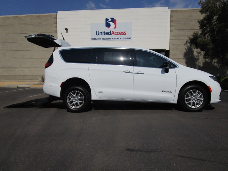 New 2025 Chrysler Pacifica Select Safety - BraunAbility Rear Entry Entry Fold Out Manual Ramp