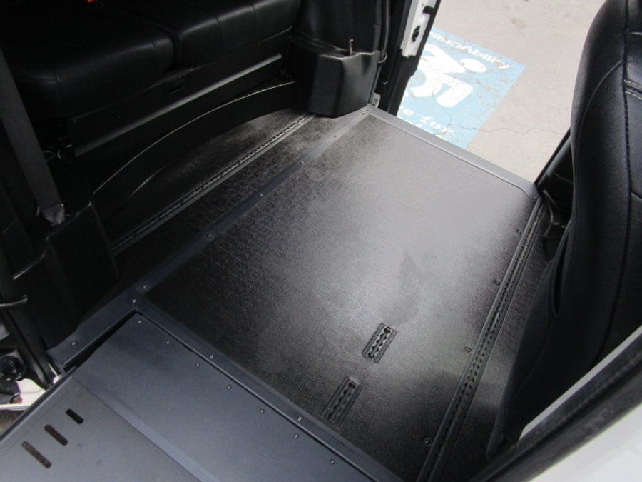 Used 2017 Toyota Sienna SE - BraunAbility Side Entry Entry In Floor Automatic Ramp