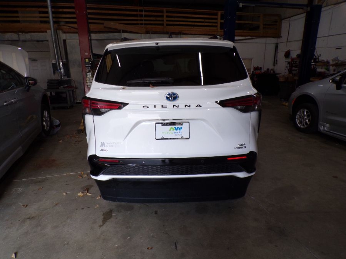 2024 TOYOTA SIENNA - Image 7