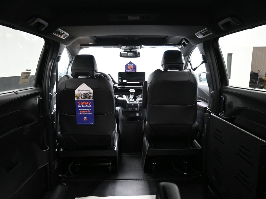 Black Toyota Sienna image number 14