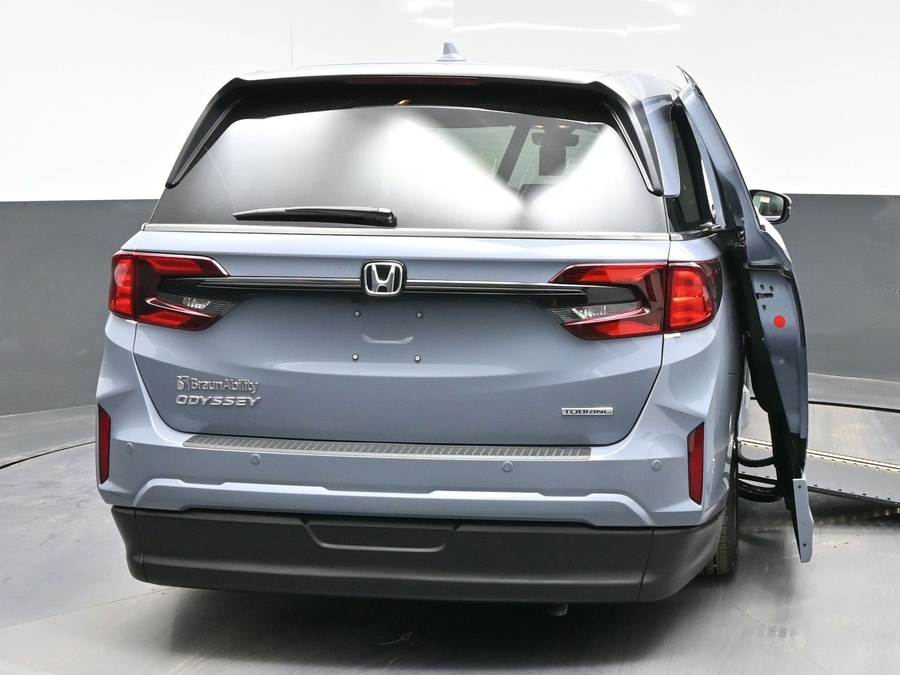 Grey Honda Odyssey image number 5