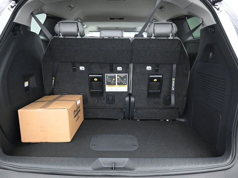 Grey Toyota Sienna image number 13