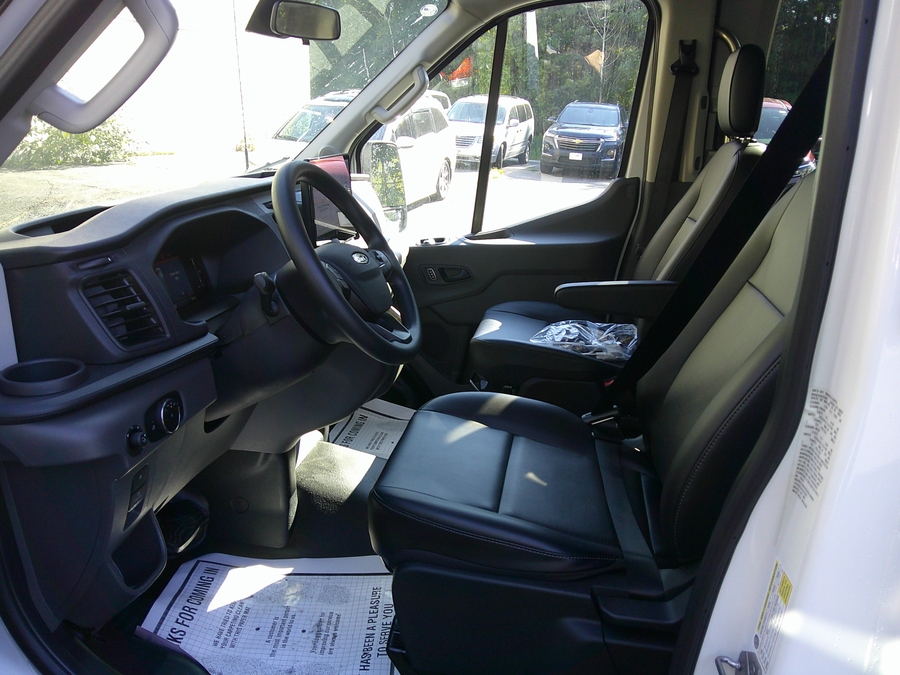 White Ford T350 image number 17