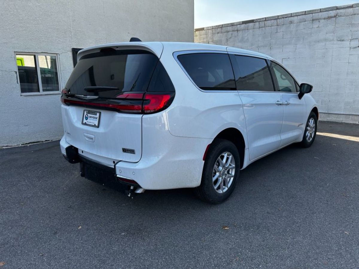 2024 CHRYSLER PACIFICA - Image 6