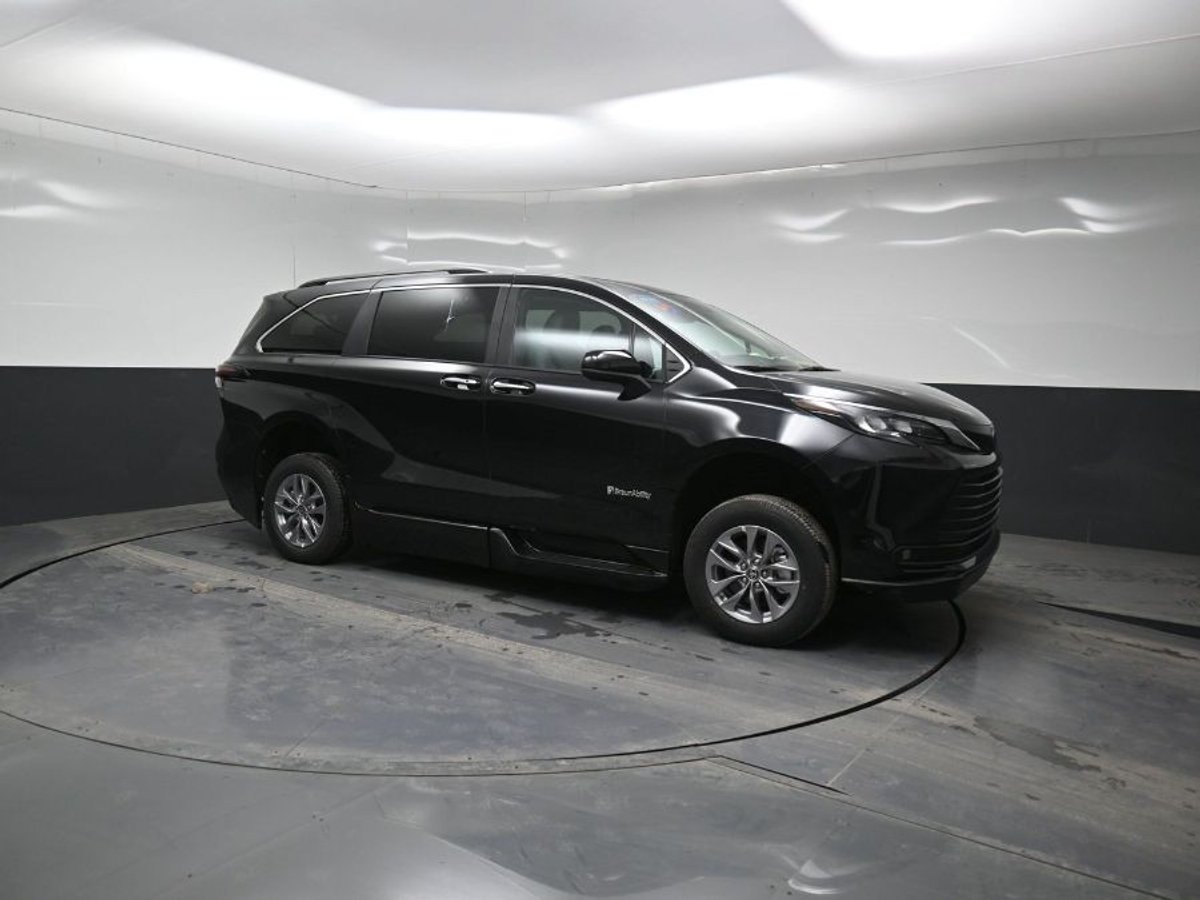 2025 TOYOTA SIENNA - Image 24