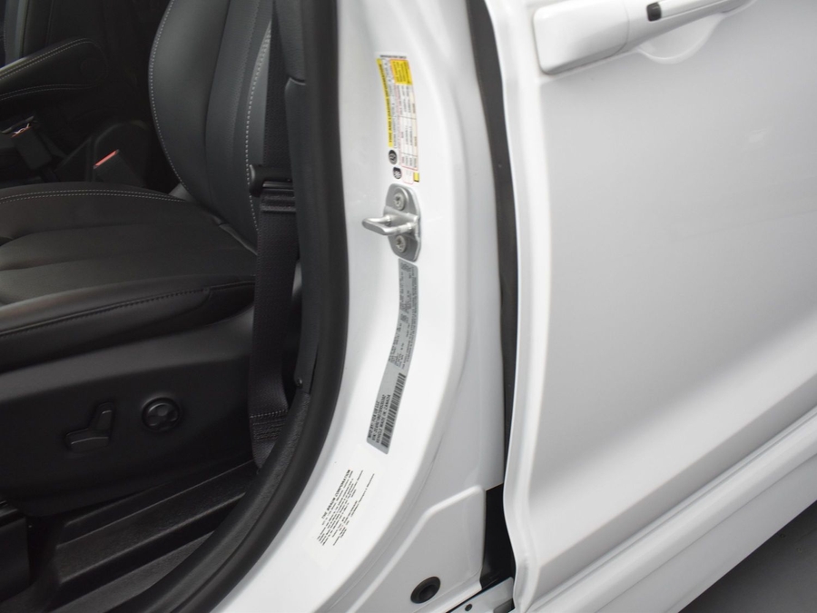 New 2025 Chrysler Pacifica SELECT PLUS - BraunAbility Side Entry Entry In Floor Automatic Ramp