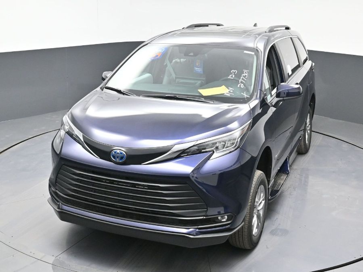 2025 TOYOTA SIENNA - Image 24