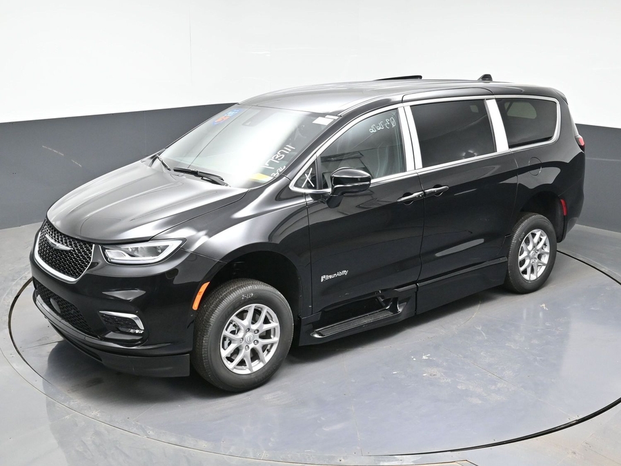 Black Chrysler Pacifica image number 8