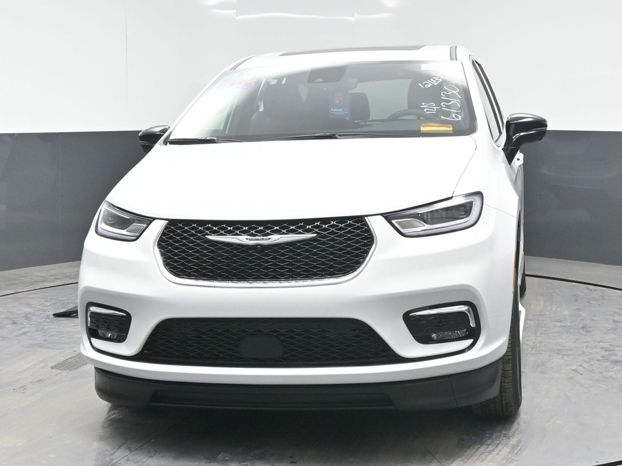 New 2025 Chrysler Pacifica Select Plus - BraunAbility Side Entry Entry In Floor Automatic Ramp