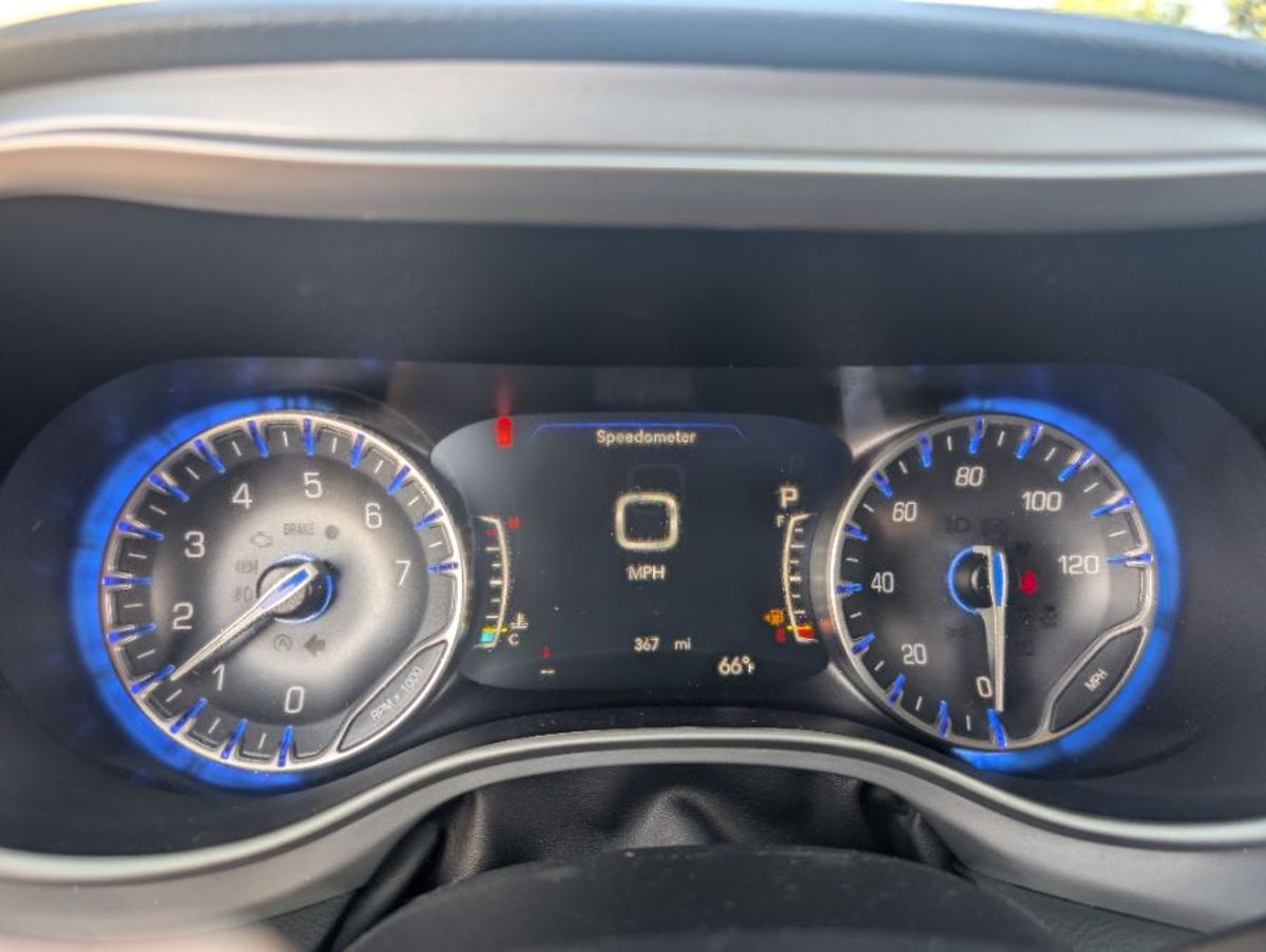 2023 CHRYSLER PACIFICA - Image 8