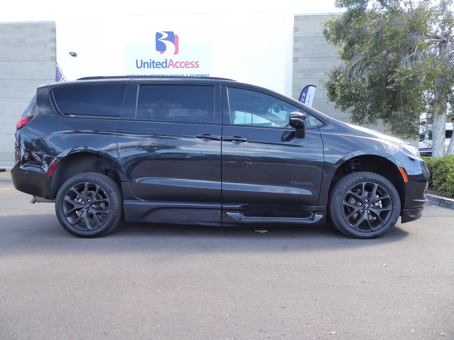 Used 2023 Chrysler Pacifica Touring L - BraunAbility Side Entry Fold Out Automatic Ramp