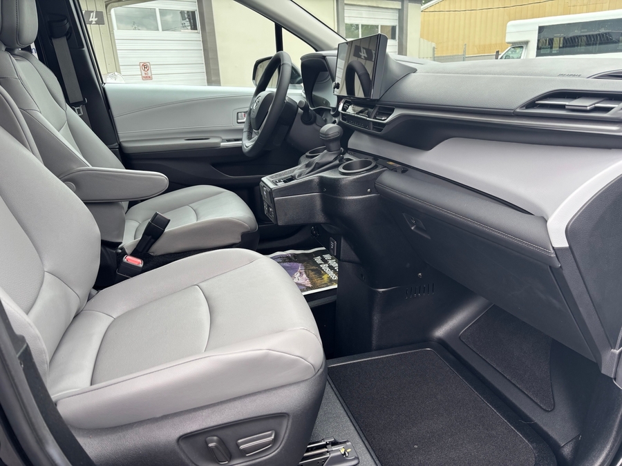 Used 2025 Toyota Sienna Hybrid XLE - BraunAbility Side Entry Entry Fold Out Automatic Ramp