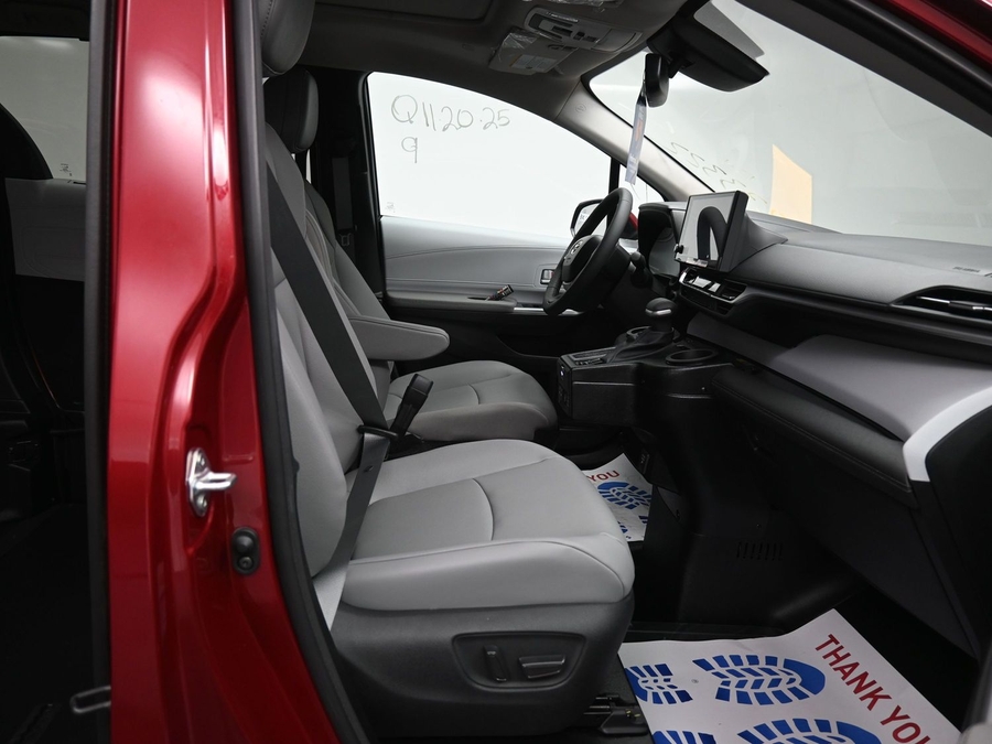 New 2025 Toyota Sienna Hybrid XLE Plus - BraunAbility Side Entry Entry In Floor Automatic Ramp