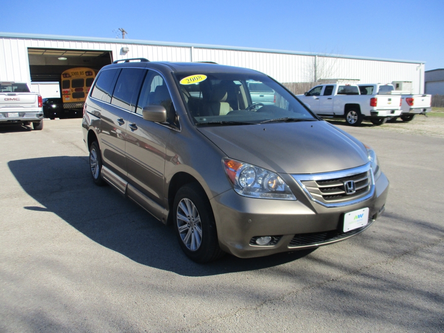 Gold Honda Odyssey image number 1