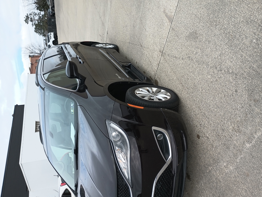 Brown Chrysler Pacifica image number 6