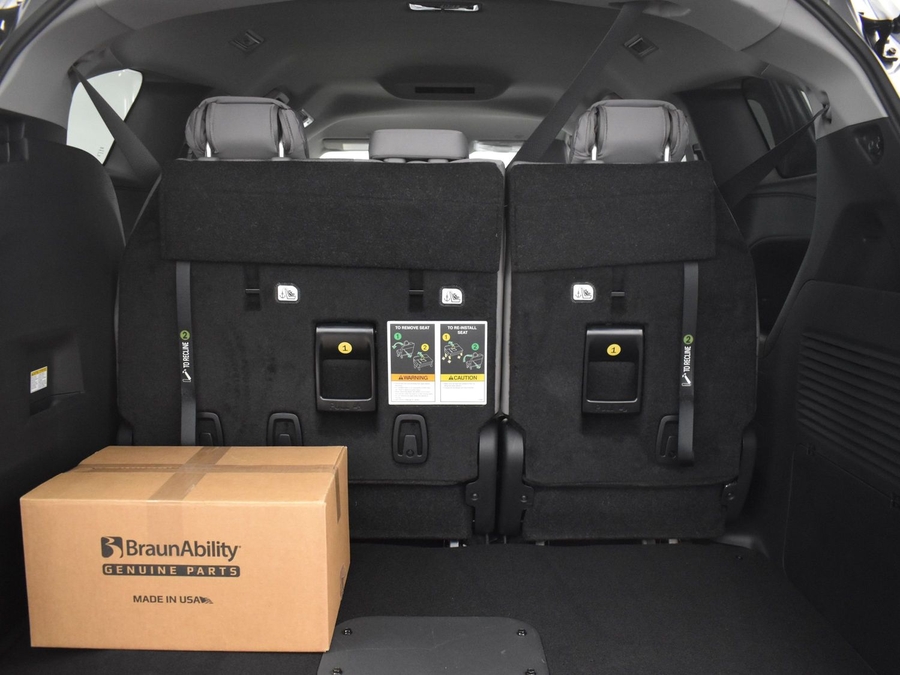 New 2025 Toyota Sienna Hybrid LE - BraunAbility Side Entry Entry Fold Out Automatic Ramp