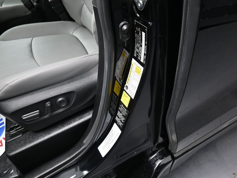 New 2025 Toyota Sienna Hybrid XLE Plus - BraunAbility Side Entry Entry Fold Out Automatic Ramp
