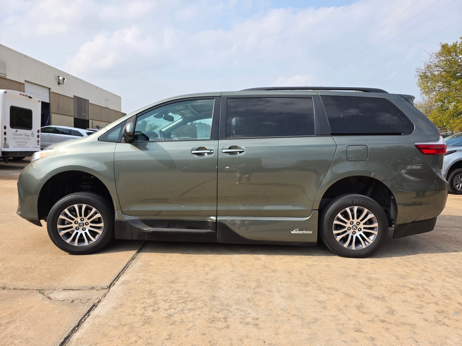 Used 2018 Toyota Sienna XLE - VMI Side Entry Entry In Floor Automatic Ramp