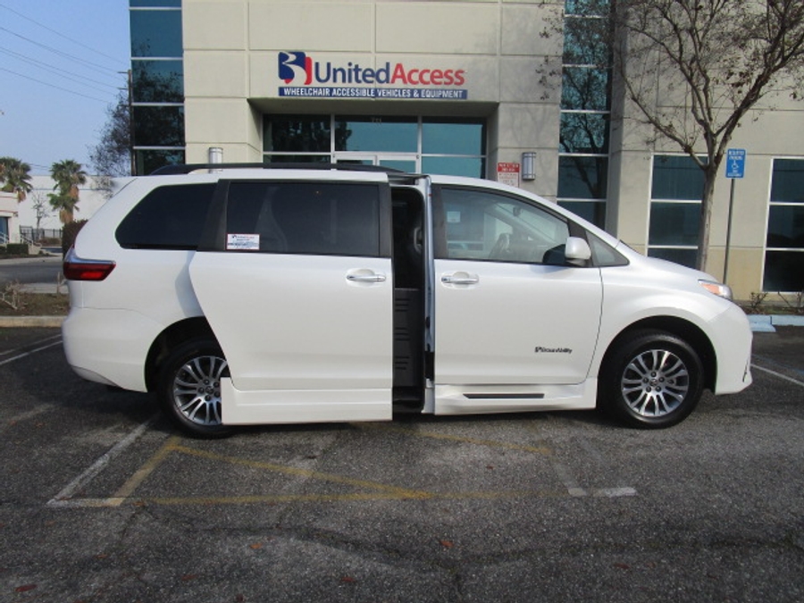 Used 2020 Toyota Sienna XLE Base - BraunAbility Side Entry Entry Fold Out Automatic Ramp