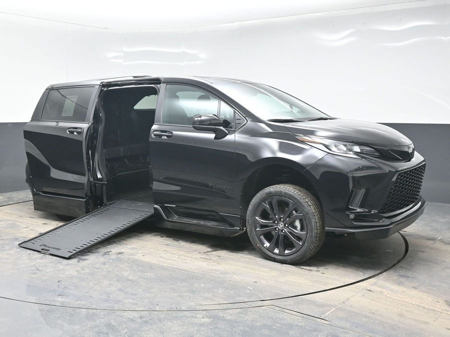 New 2026 Toyota Sienna Hybrid XSE Sport - BraunAbility Side Entry In Floor Automatic Ramp