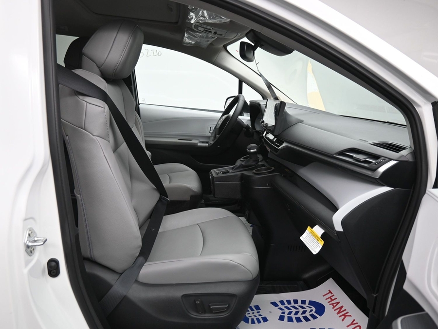 New 2026 Toyota Sienna Hybrid XLE Plus - BraunAbility Side Entry Entry Fold Out Automatic Ramp