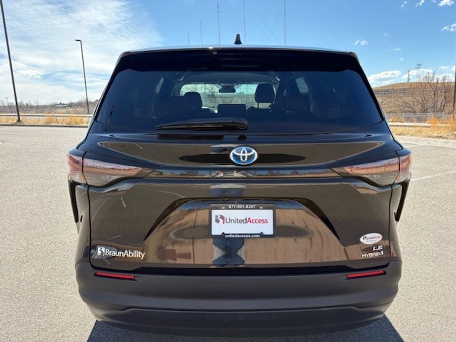 Used 2024 Toyota Sienna Hybrid LE - BraunAbility Side Entry Entry Fold Out Automatic Ramp