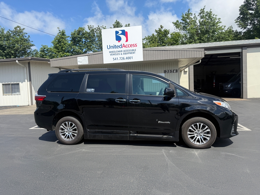 Used 2020 Toyota Sienna XLE Premium - BraunAbility Side Entry Entry In Floor Automatic Ramp