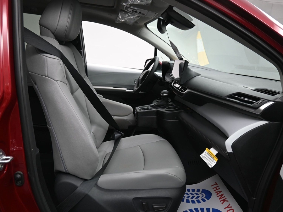New 2026 Toyota Sienna Hybrid XLE Base - BraunAbility Side Entry Entry Fold Out Automatic Ramp