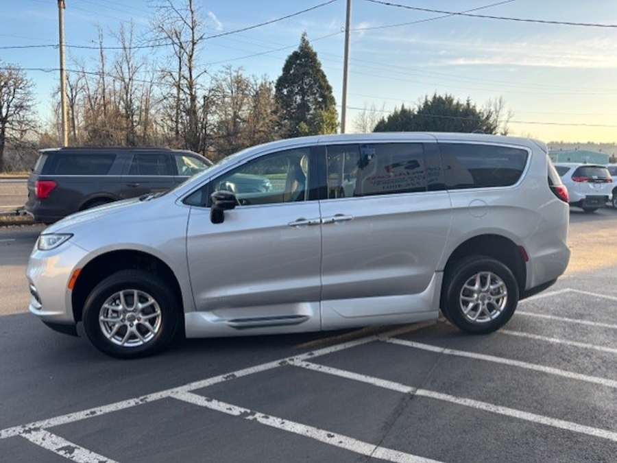 Used 2024 Chrysler Pacifica Touring L - VMI Side Entry Entry In Floor Automatic Ramp