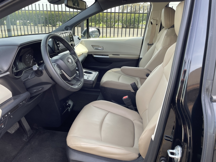 Used 2022 Toyota Sienna Hybrid XLE - AMS Side Entry Entry In Floor Automatic Ramp