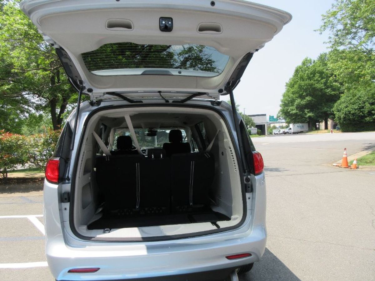 Silver Chrysler Voyager image number 14