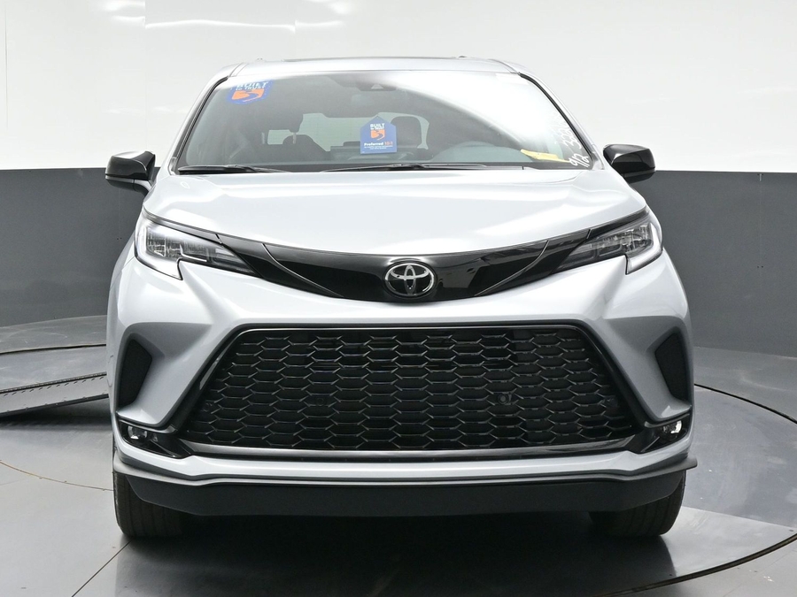 New 2026 Toyota Sienna Hybrid XSE Sport - BraunAbility Side Entry In Floor Automatic Ramp