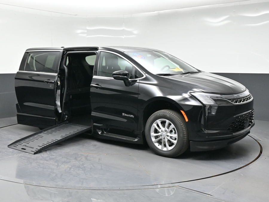 New 2027 Chrysler Pacifica Select Plus - BraunAbility Side Entry Fold Out Automatic Ramp