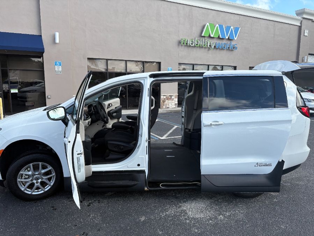 2022 CHRYSLER VOYAGER - Image 4