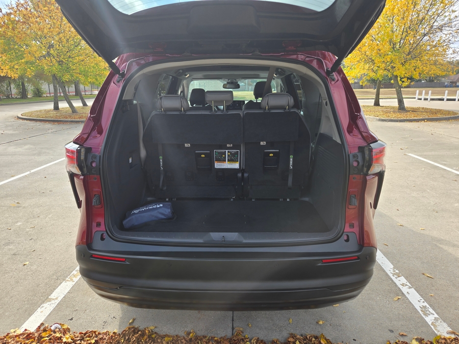 Used 2022 Toyota Sienna Hybrid XLE Base - BraunAbility Side Entry Entry Fold Out Automatic Ramp