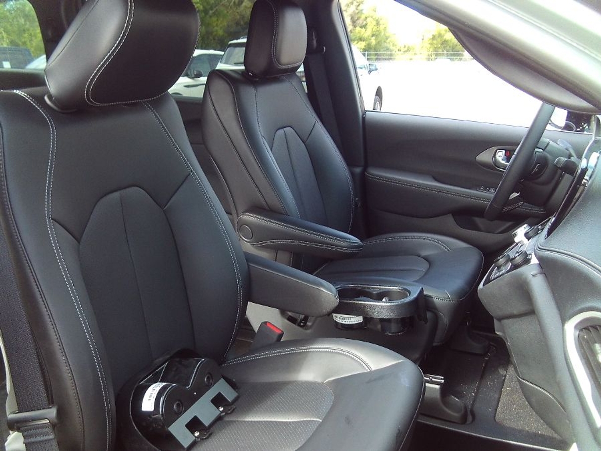 2025 CHRYSLER PACIFICA - Image 9