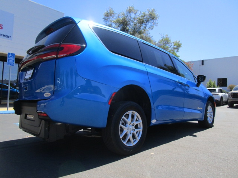 New 2026 Chrysler Pacifica Select Safety - BraunAbility Rear Entry Entry Fold Out Manual Ramp