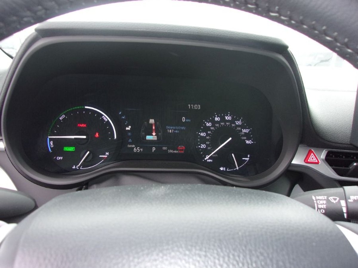 2025 Toyota Sienna XLE's photo