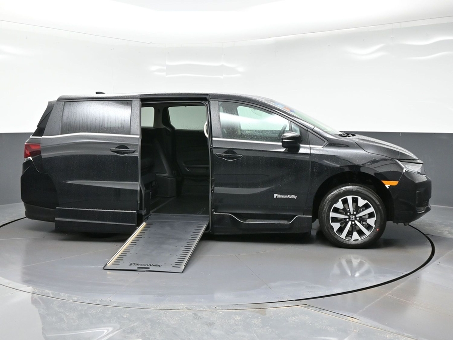 Black Honda Odyssey image number 7