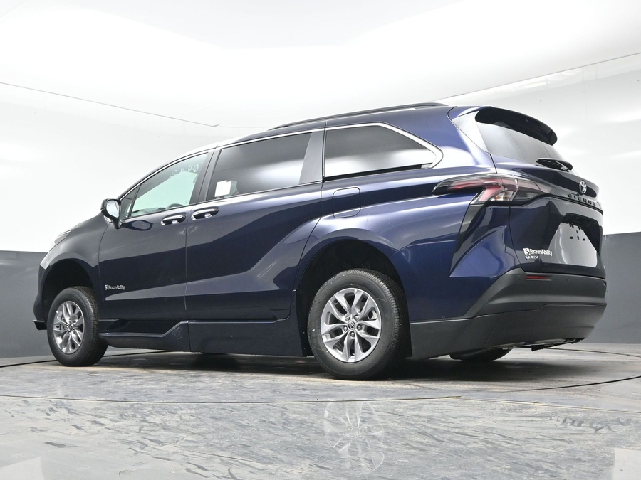 New 2026 Toyota Sienna Hybrid XLE Add - BraunAbility Side Entry Entry In Floor Automatic Ramp