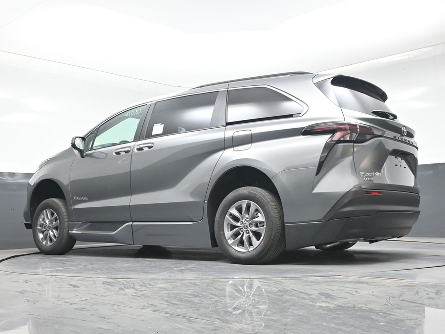 New 2026 Toyota Sienna Hybrid XLE Add - BraunAbility Side Entry In Floor Automatic Ramp