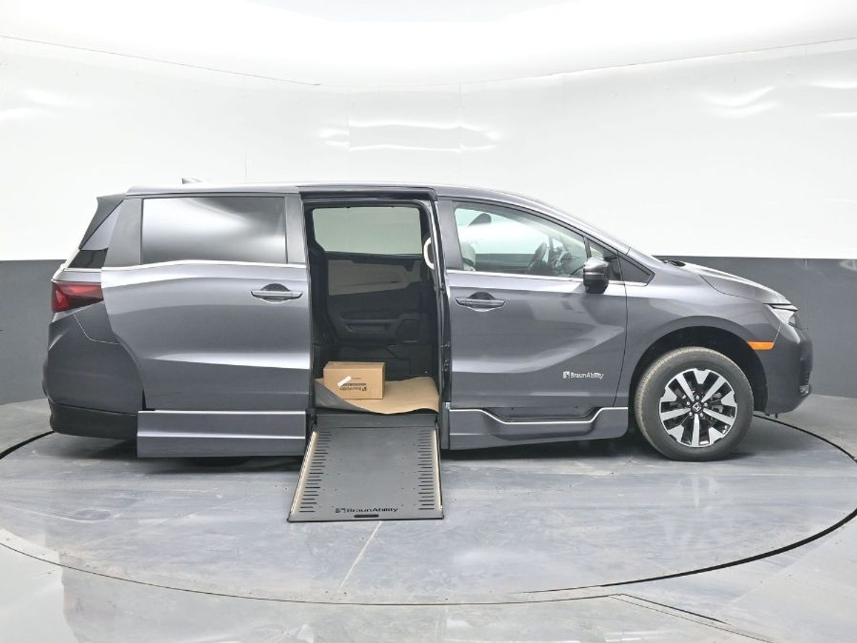 Grey Honda Odyssey image number 7