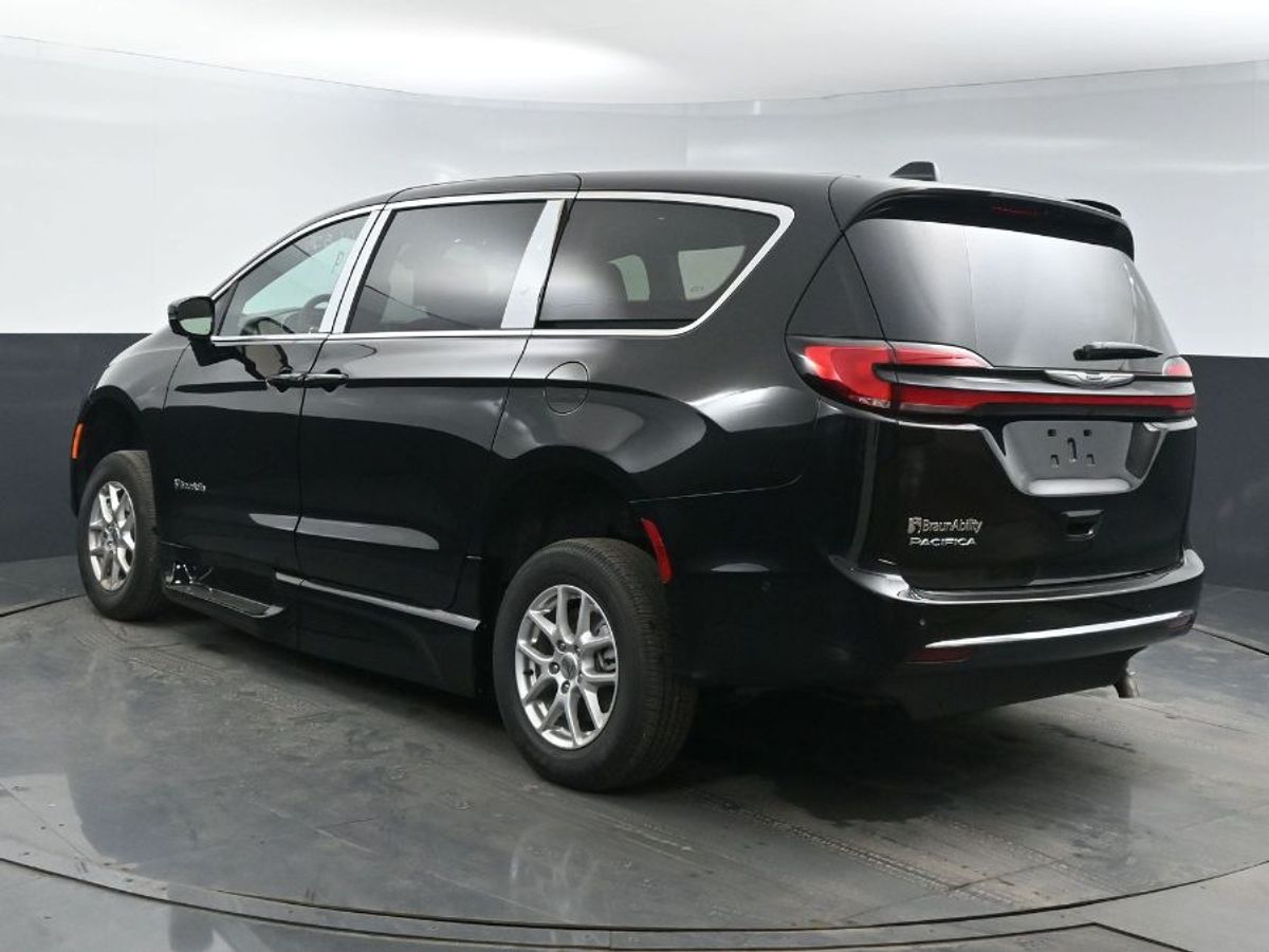 2025 CHRYSLER PACIFICA - Image 22