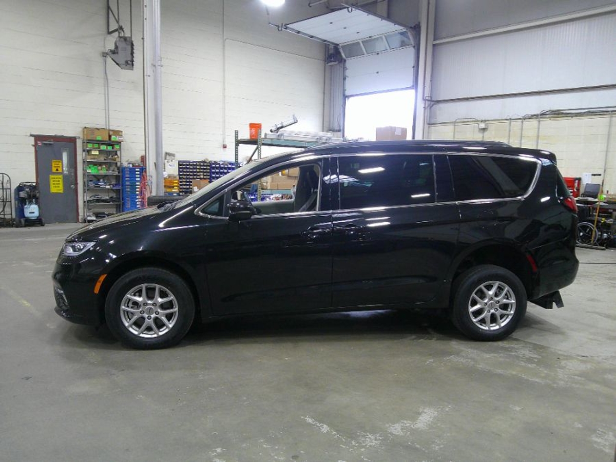 2022 CHRYSLER PACIFICA - Image 8