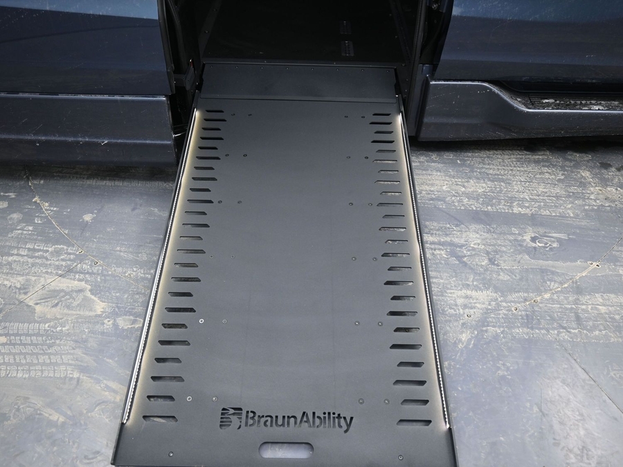 New 2026 Honda Odyssey Touring - BraunAbility Side Entry Entry In Floor Automatic Ramp