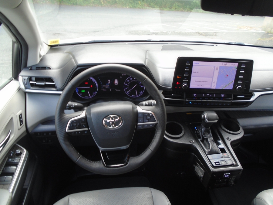 White Toyota Sienna image number 6
