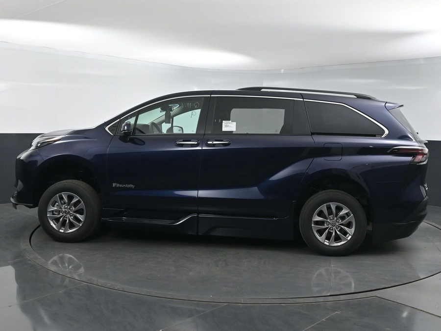 New 2025 Toyota Sienna Hybrid XLE Plus - BraunAbility Side Entry Entry Fold Out Automatic Ramp