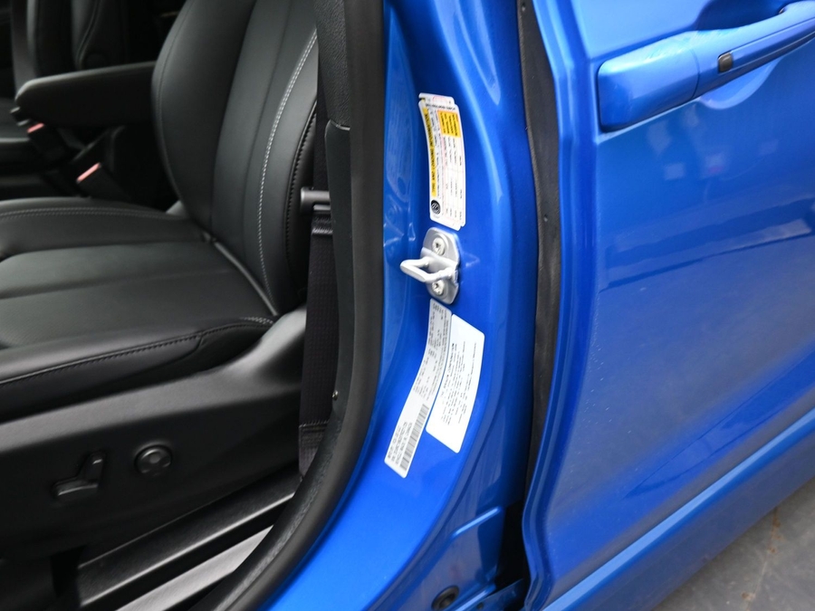 Blue Chrysler Pacifica image number 13