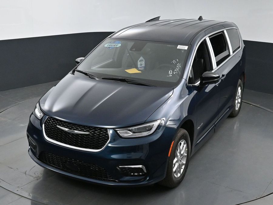 New 2025 Chrysler Pacifica Select Safety - BraunAbility Side Entry Entry Fold Out Automatic Ramp