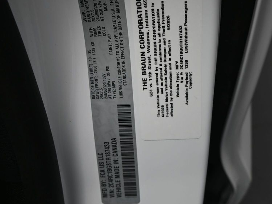 White Chrysler Pacifica image number 9